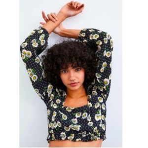 ZARA Cropped Long Sleeve Floral Daisy Top